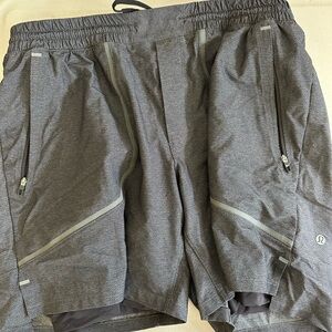 lululemon athletica Men’s Charcoal Gray Athletic Shorts LINED